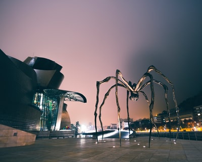 黑蜘蛛雕像